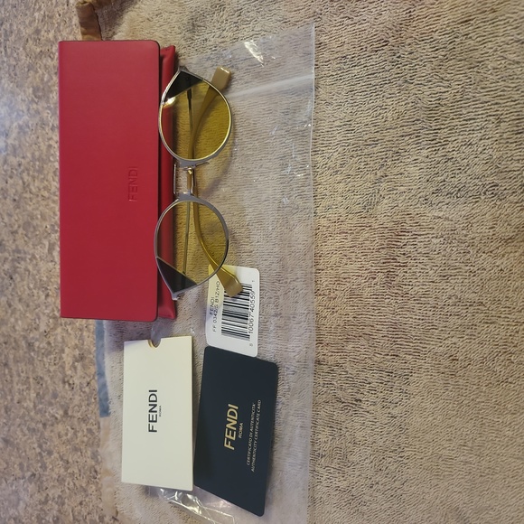 Authentic FENDI SUNGLASSES - Picture 1 of 3